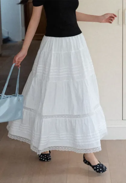 Tiered long skirt with lace trim