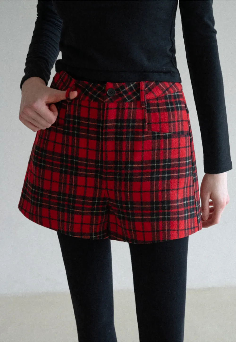 High waist plaid shorts with front pocket design