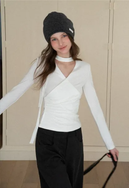 V neck long sleeve top with choker design