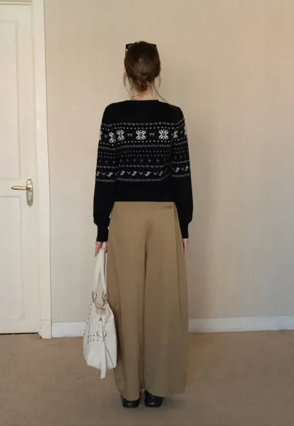 Wide leg pleated casual pants with tie waist design