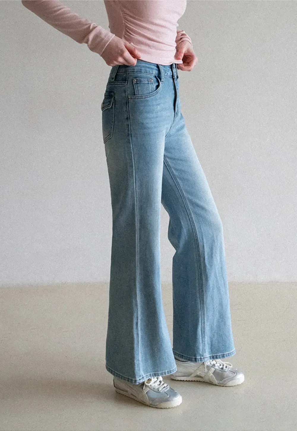 flared high waist jeans with back pocket design