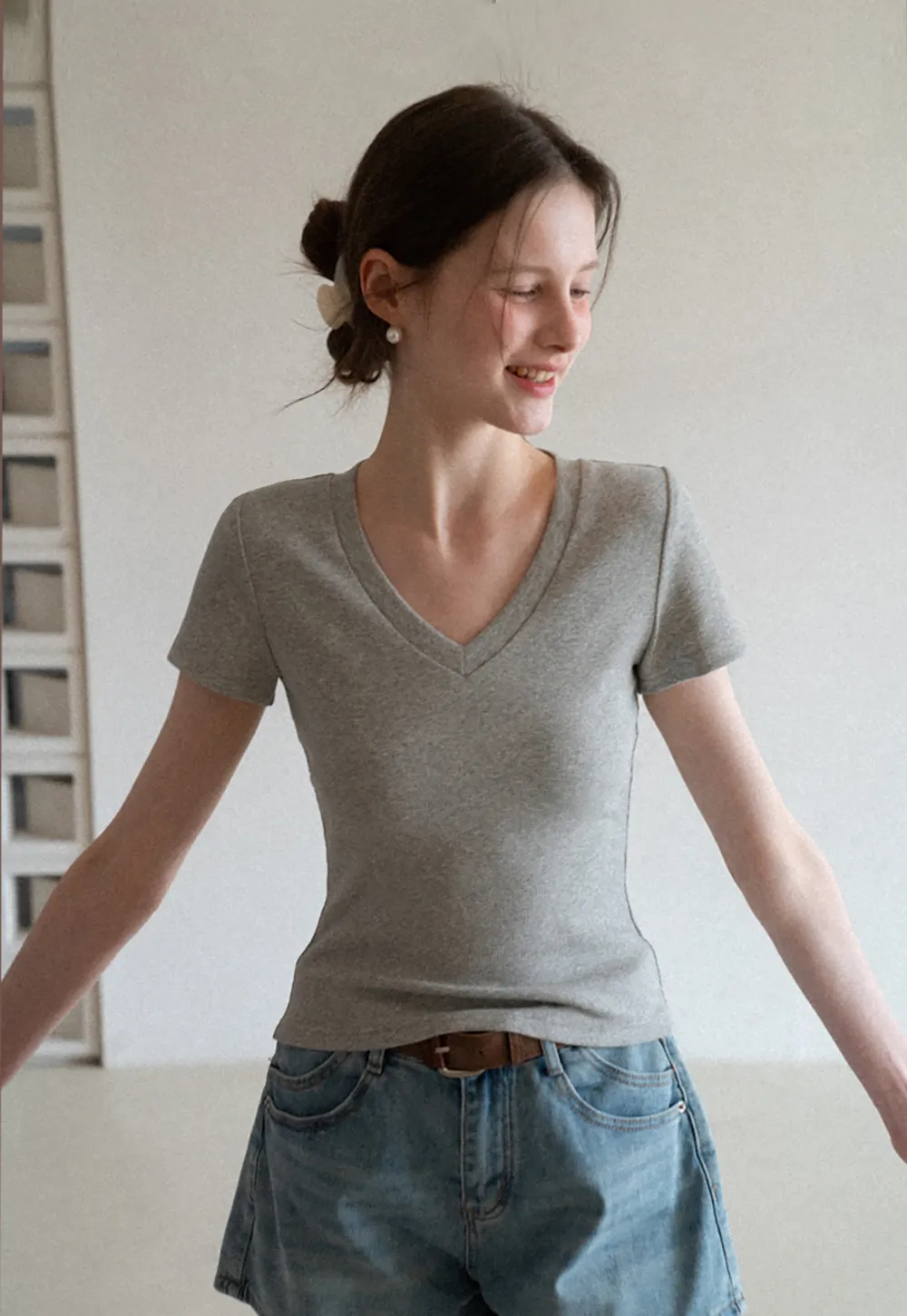 V neck short sleeve knit t shirt