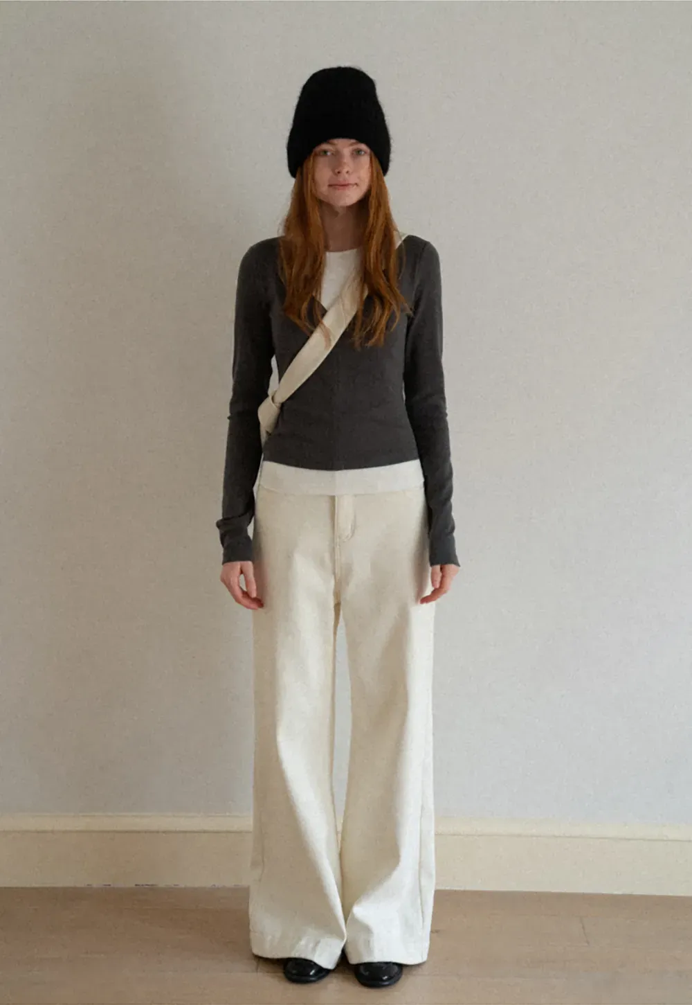 Long sleeve crop top with round neck and hem stitching design