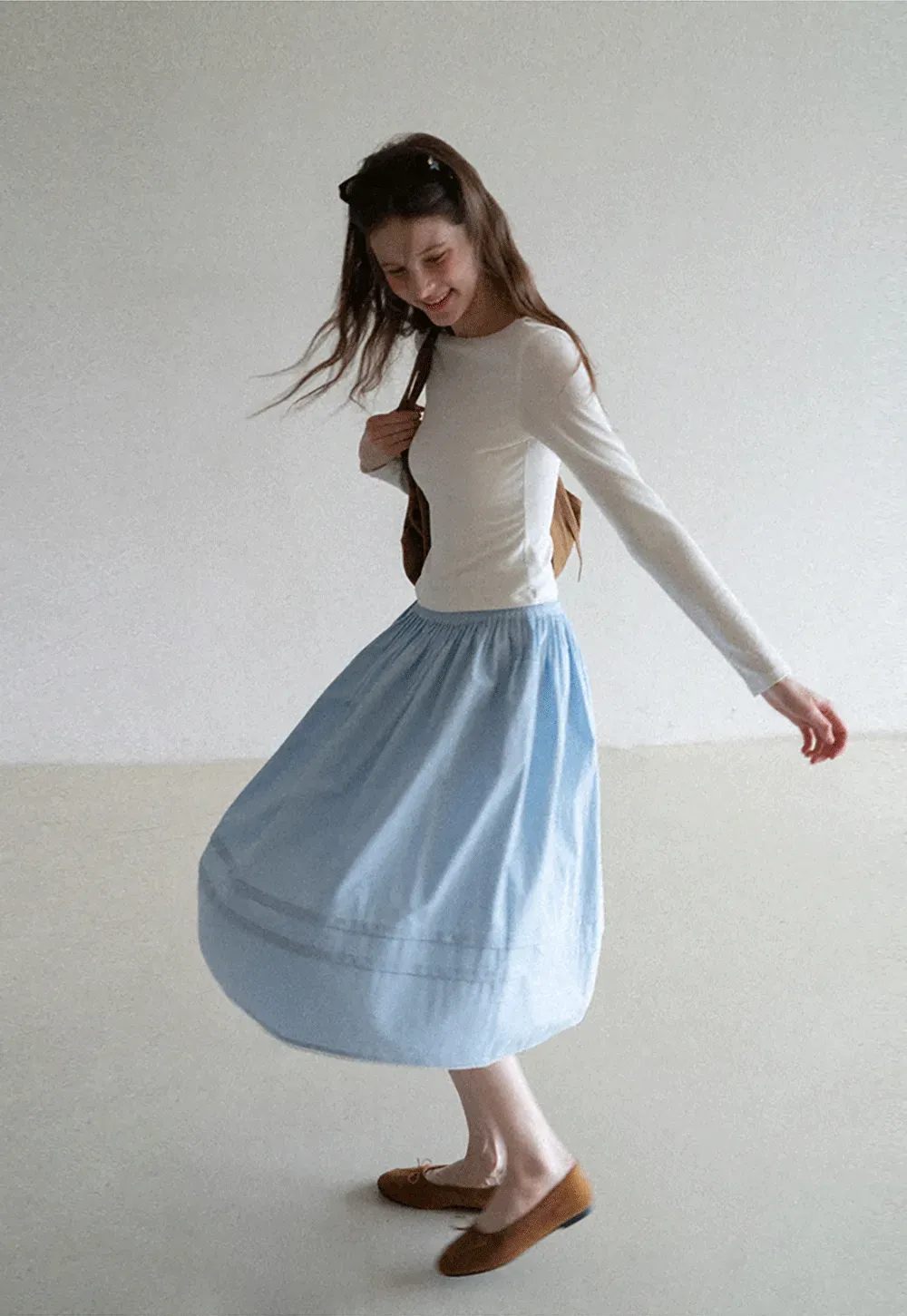 Lightweight pleated midi skirt with elastic waist