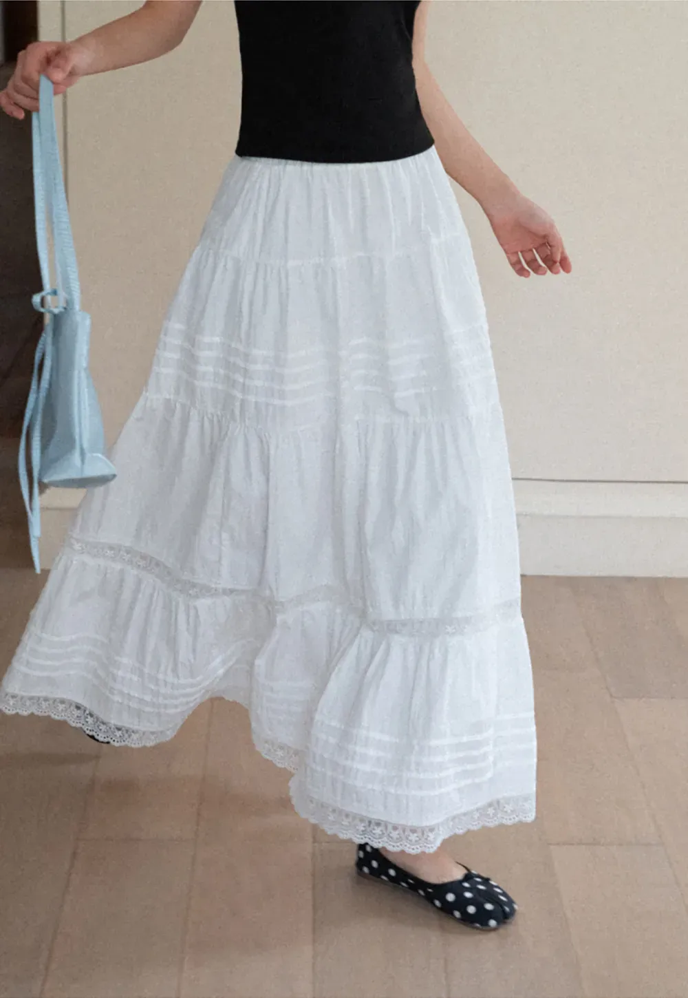 Tiered long skirt with lace trim