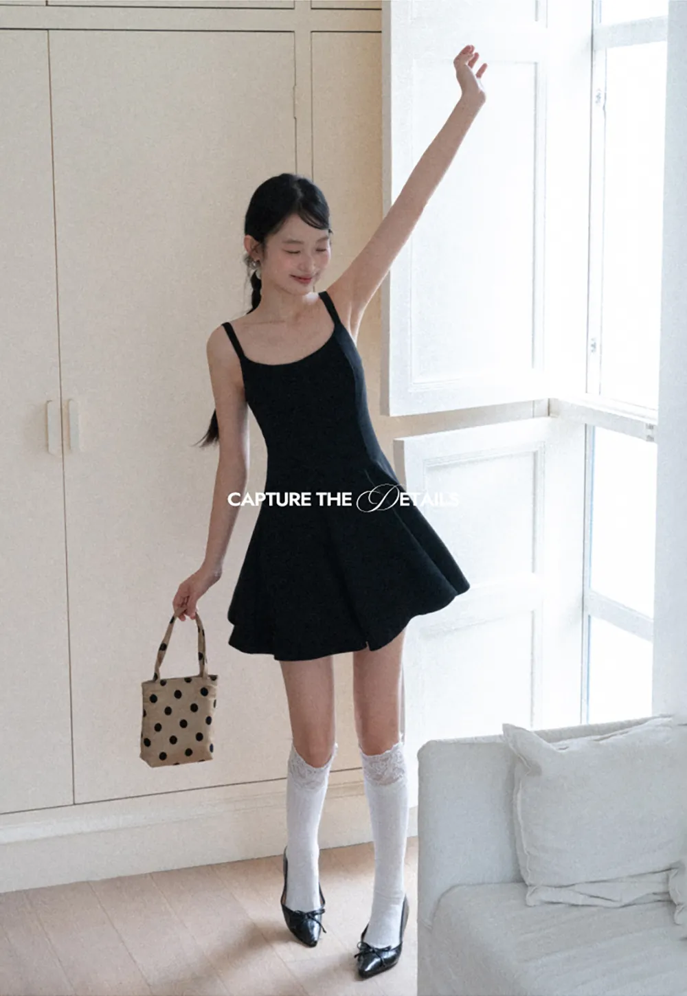 Sleeveless dress with thin straps and flared skirt