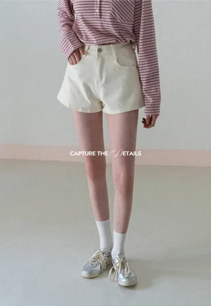 High waist denim shorts with belt loop and front pockets