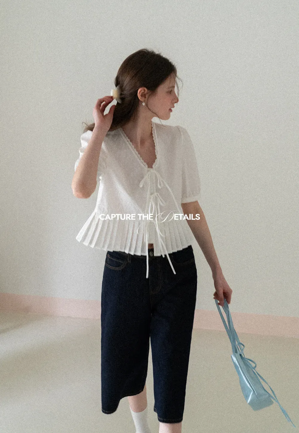 Wide leg cropped denim pants with contrast stitching