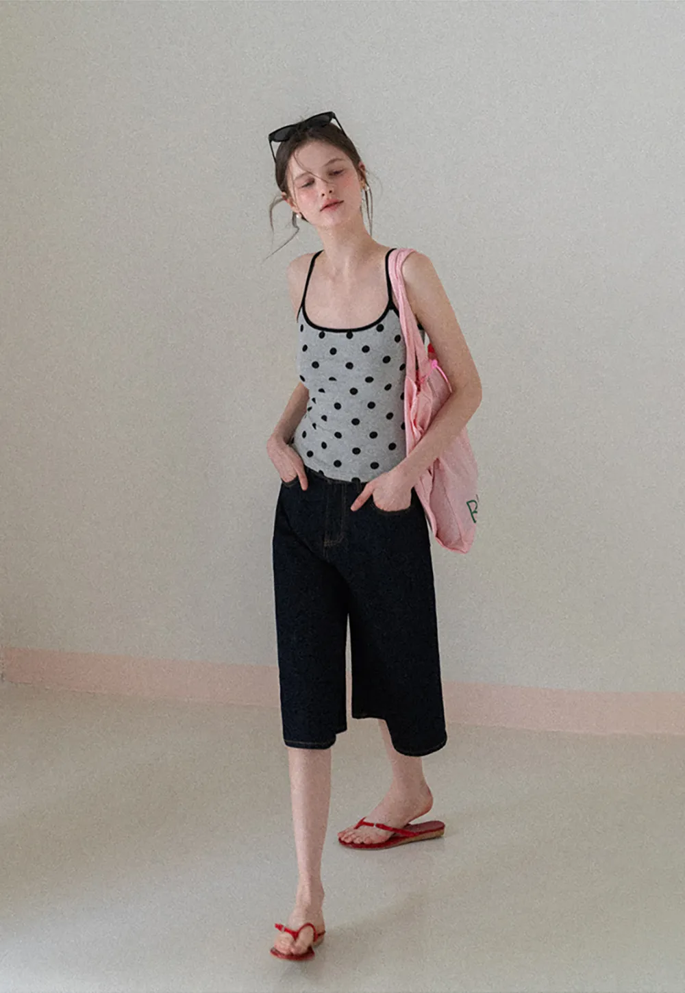 Wide leg cropped denim pants with contrast stitching