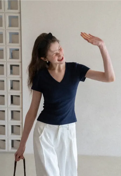 V neck short sleeve knit t shirt