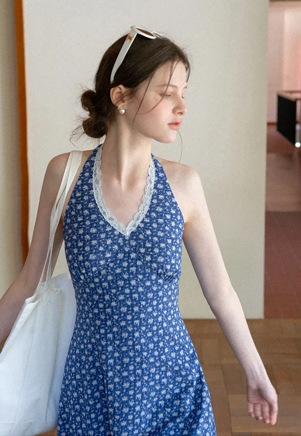 Halter neck dress with floral print and lace trim