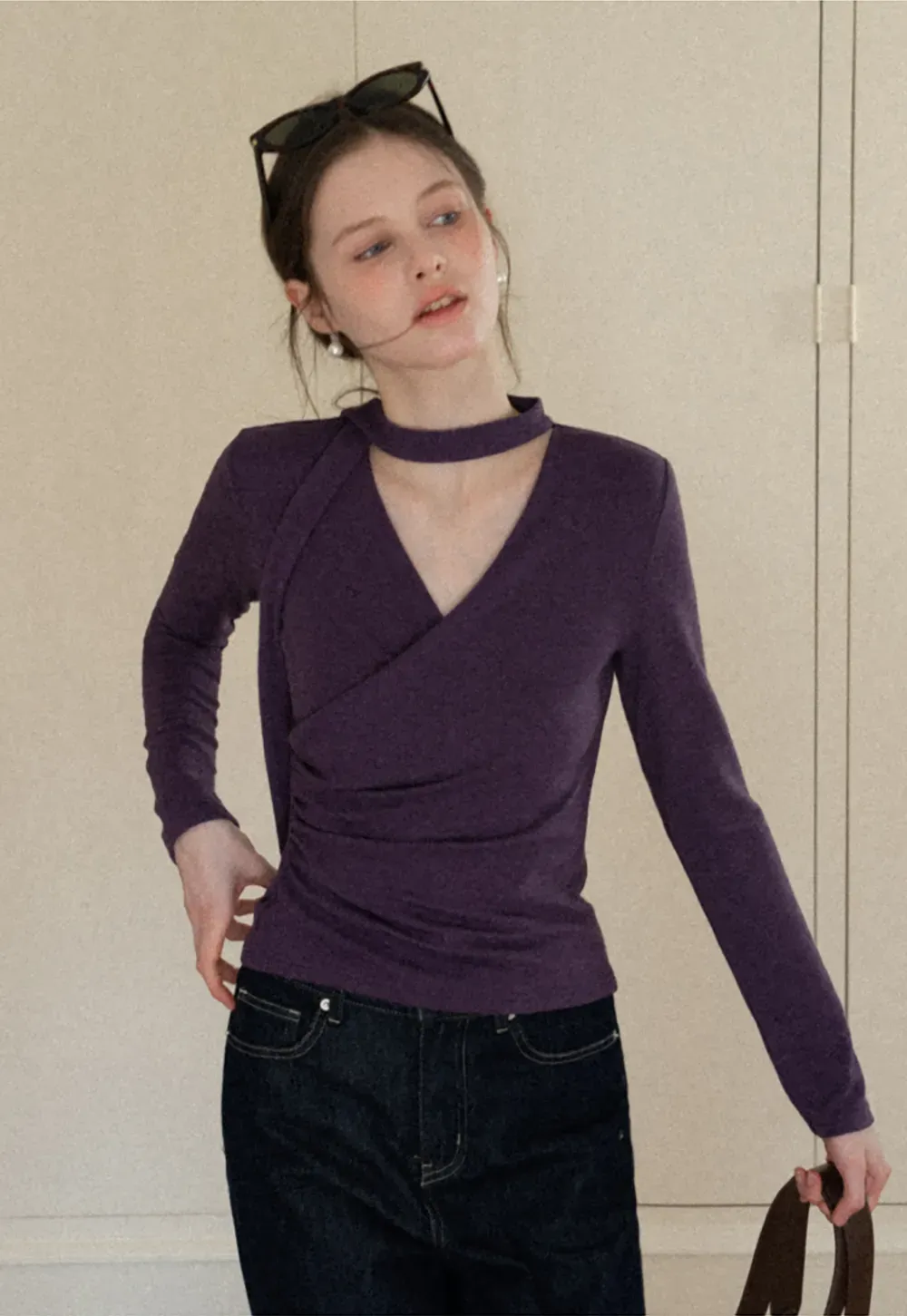 V neck long sleeve top with choker design