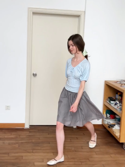 V neck short sleeve top with front tie detail