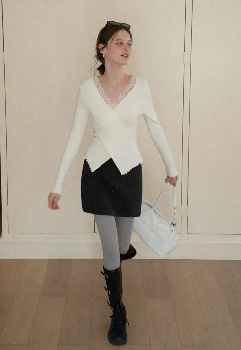 Elegant V Neck Lace Trim Knit Top with Asymmetrical Hem