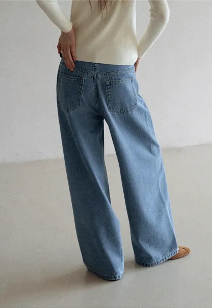 Wide leg denim jeans with high waist design