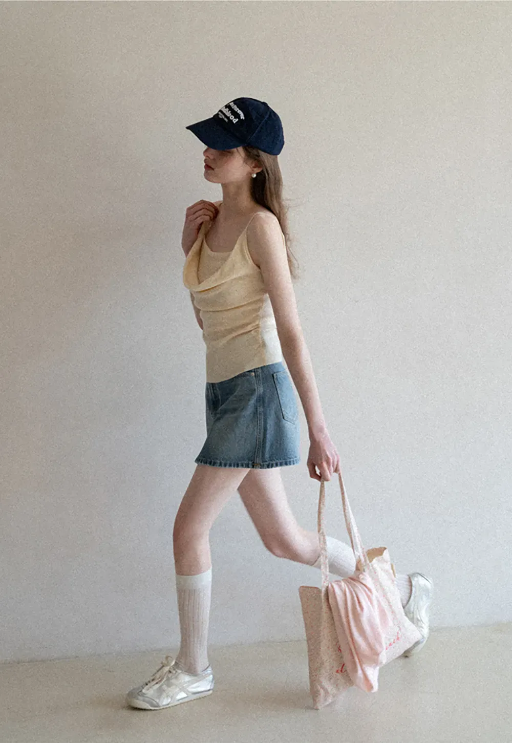 Denim mini skirt with frayed hem and front pockets