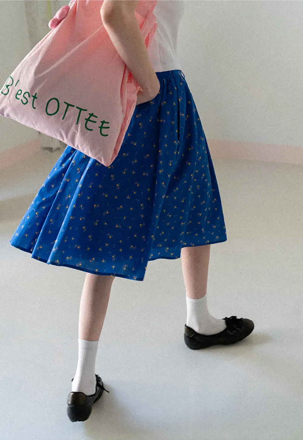 A-line skirt with floral print and elastic waist