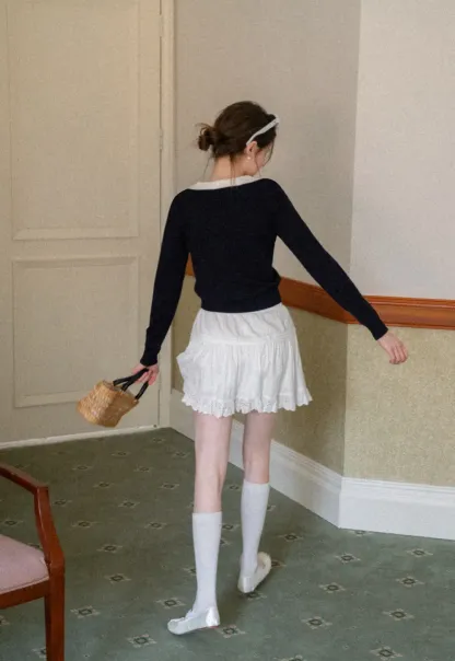 V Neck Knit Sweater with Contrast Collar