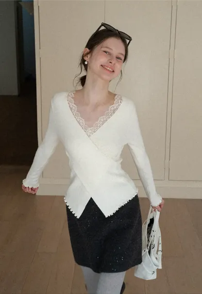 Elegant V Neck Lace Trim Knit Top with Asymmetrical Hem