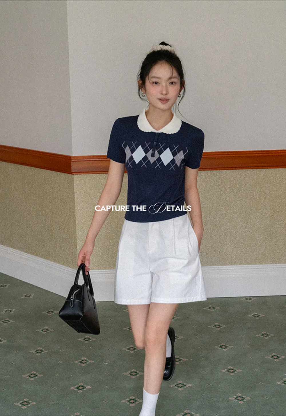 Knitted Short Sleeve Sweater with Collar and Diamond Pattern