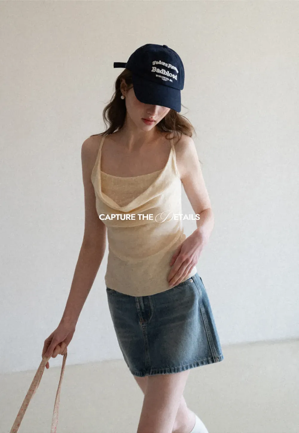 Denim mini skirt with frayed hem and front pockets