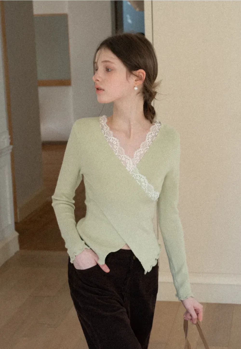 Elegant V Neck Lace Trim Knit Top with Asymmetrical Hem