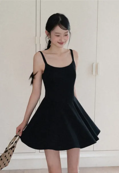 Sleeveless dress with thin straps and flared skirt