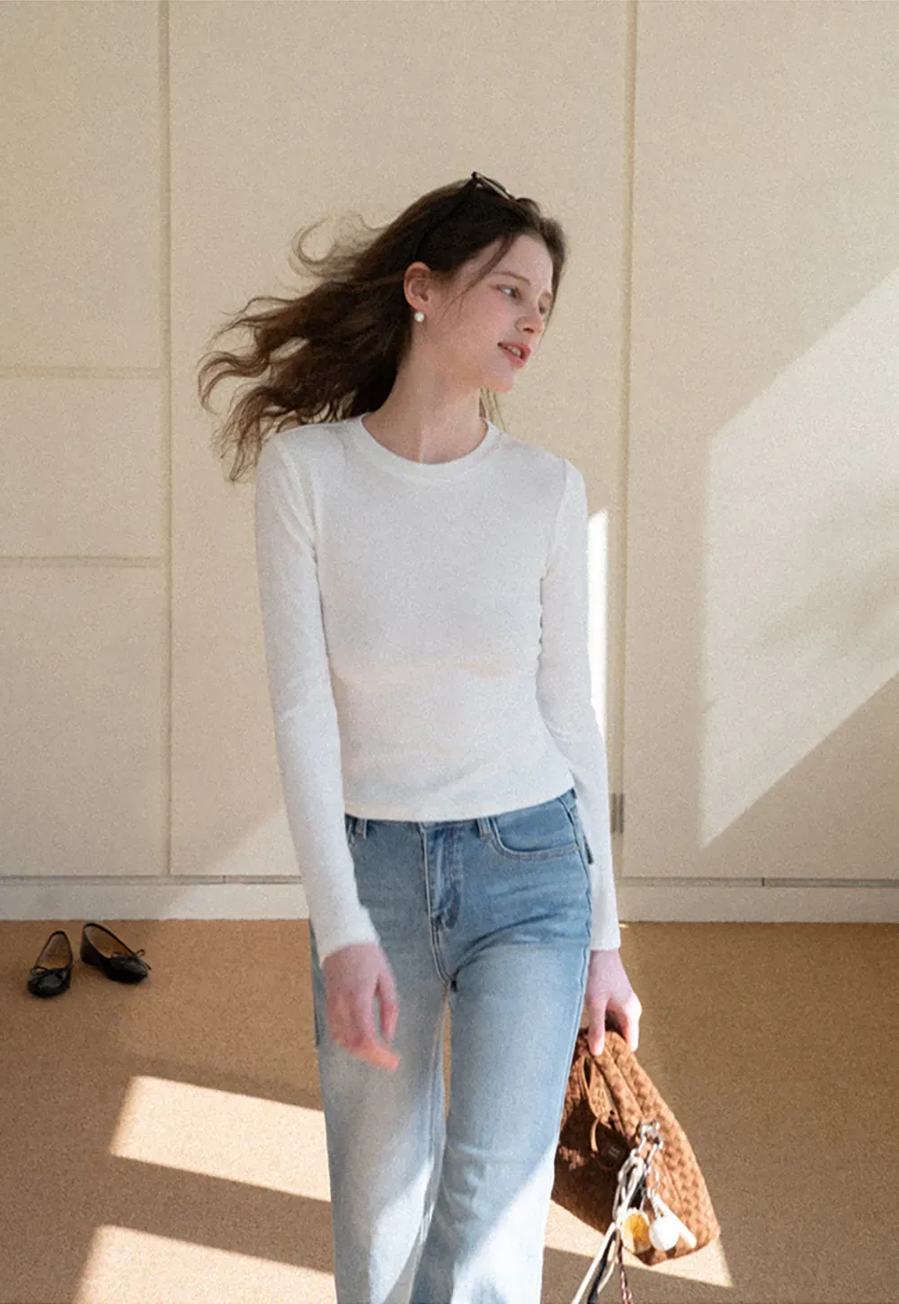 flared high waist jeans with back pocket design