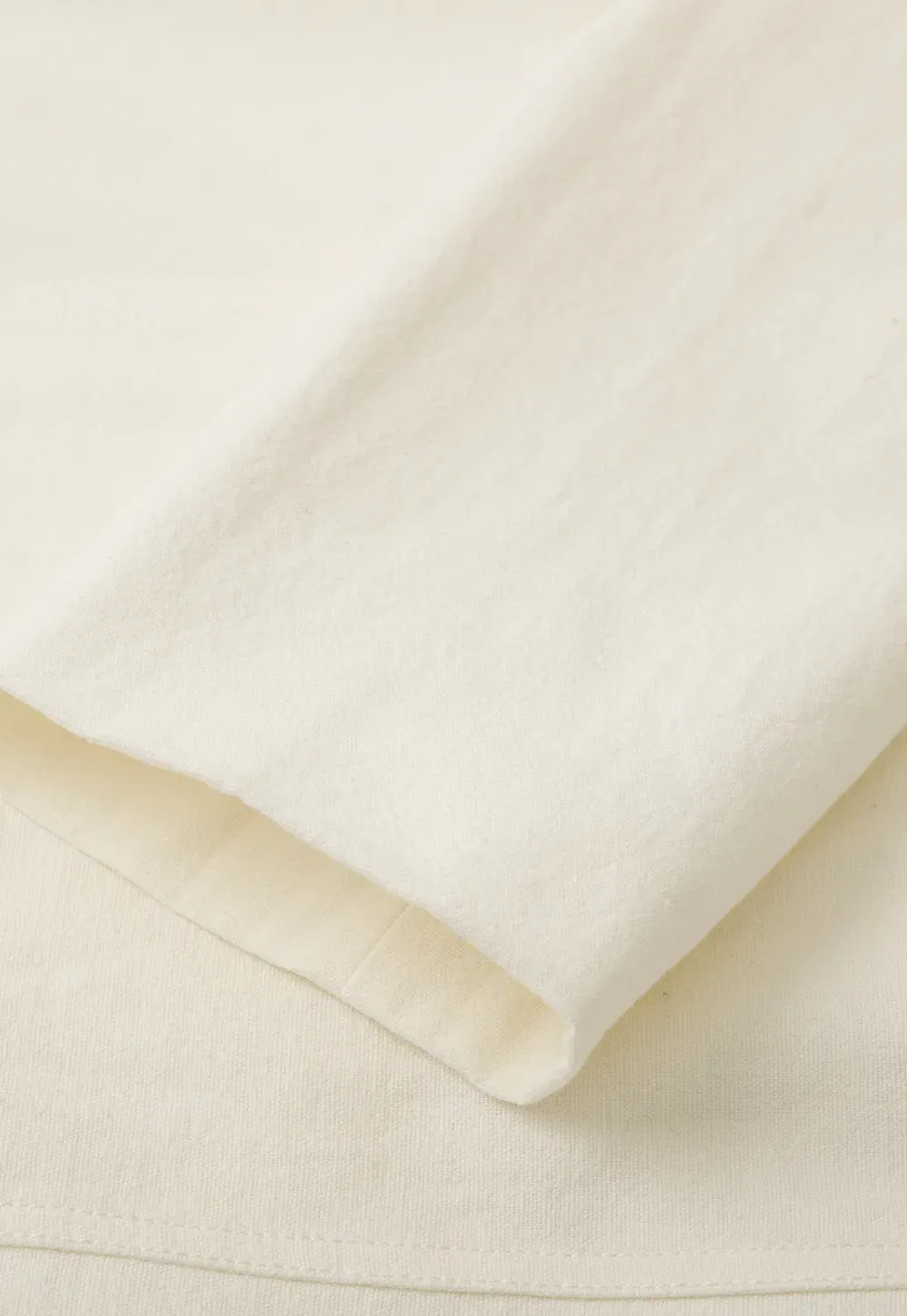 Short jacket with notched lapel and front buttons