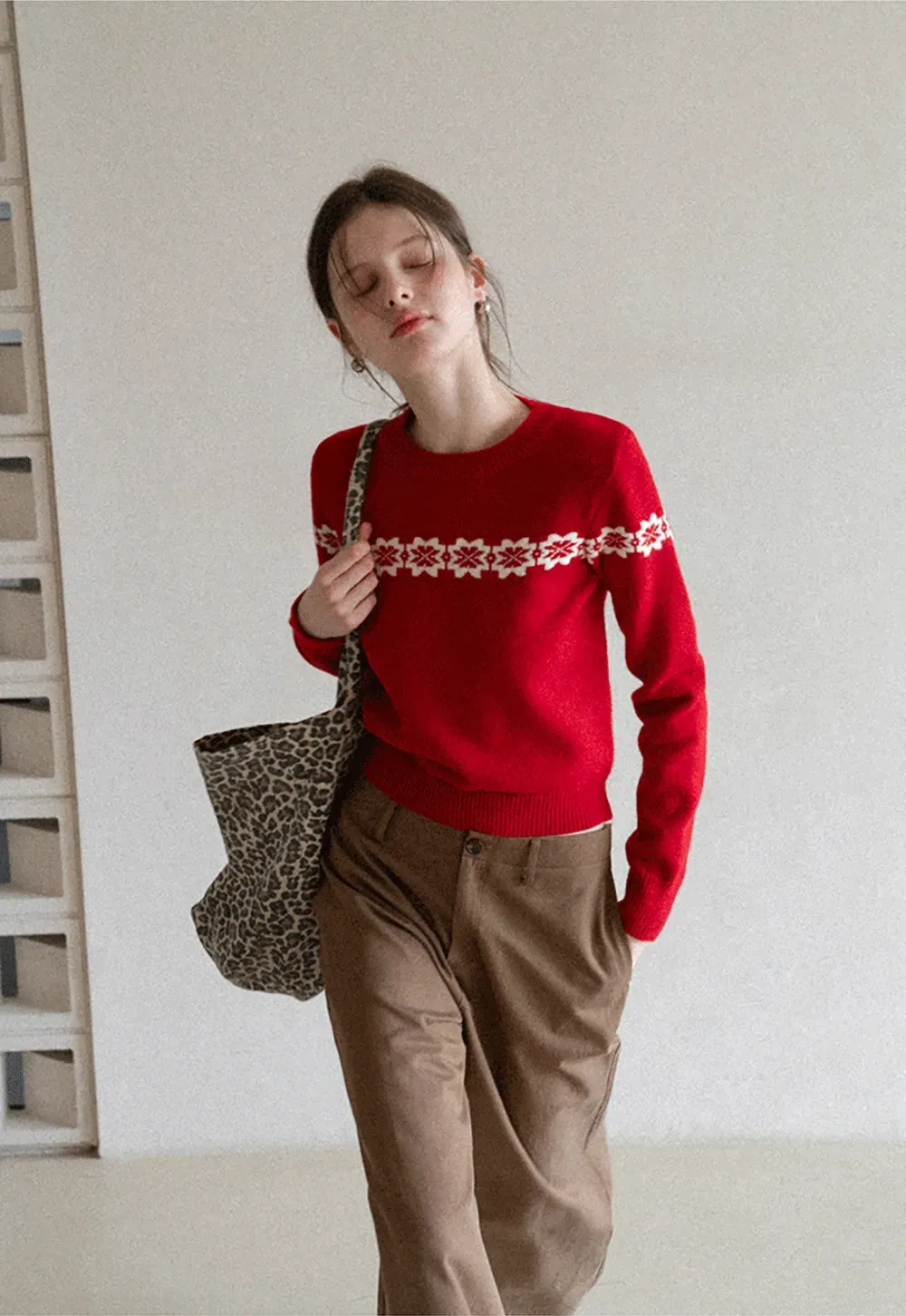 Round Neck Sweater with Snowflake Pattern Design