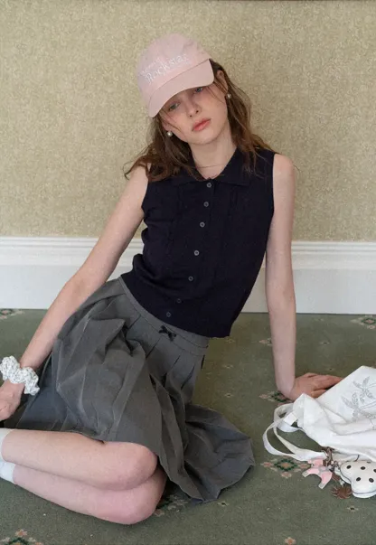 Sleeveless Knit Top with Collar and Buttons