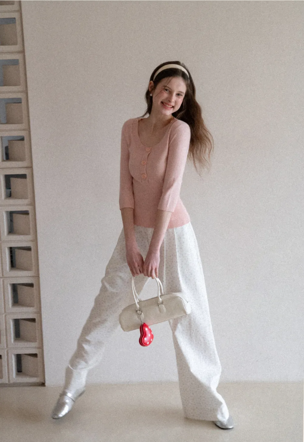 Woolen knit sweater with ribbed hem and cuffs