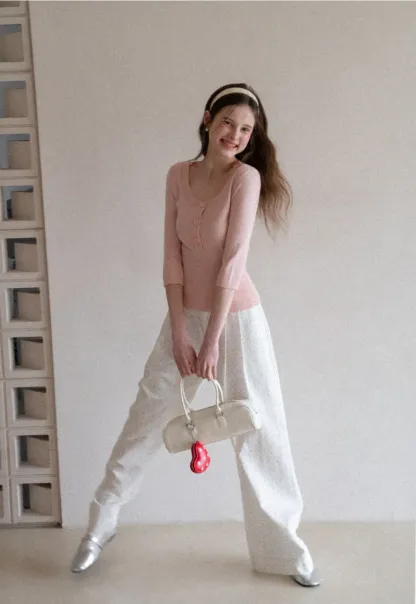 Woolen knit sweater with ribbed hem and cuffs