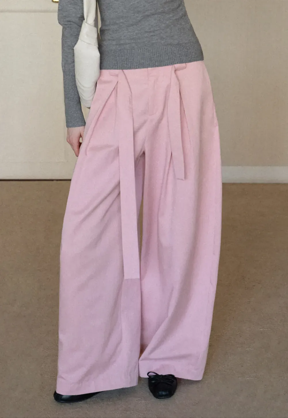 Wide leg pleated casual pants with tie waist design