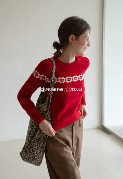 Round Neck Sweater with Snowflake Pattern Design