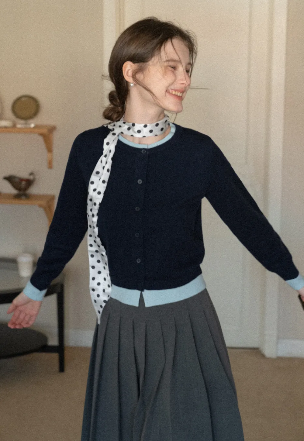 Elegant pleated midi skirt with high waist design