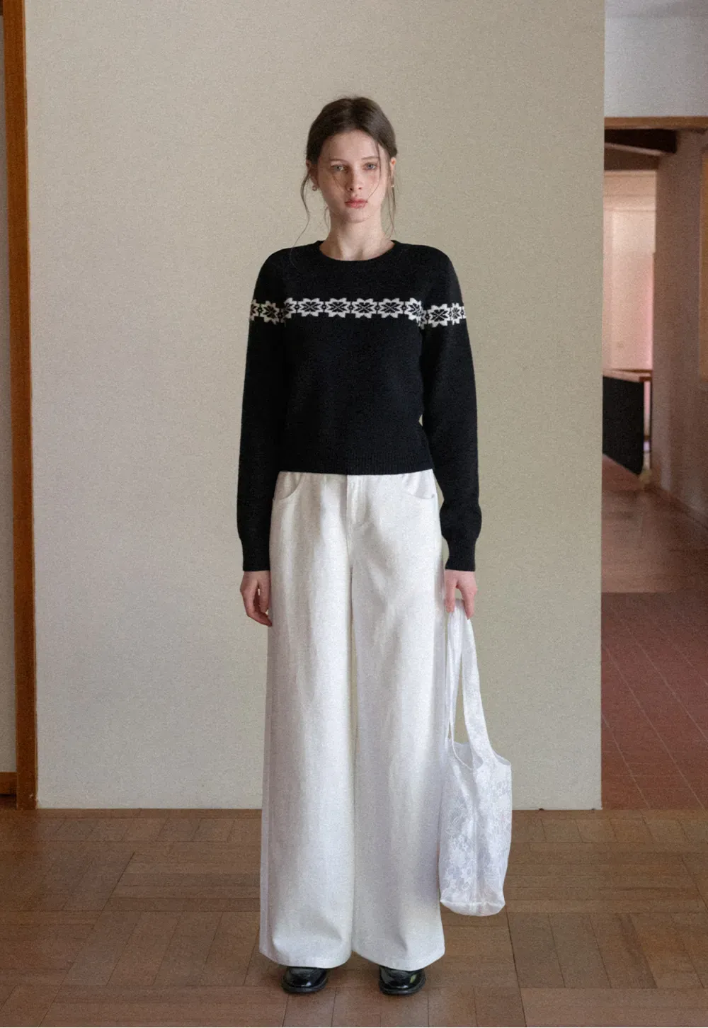 Round Neck Sweater with Snowflake Pattern Design