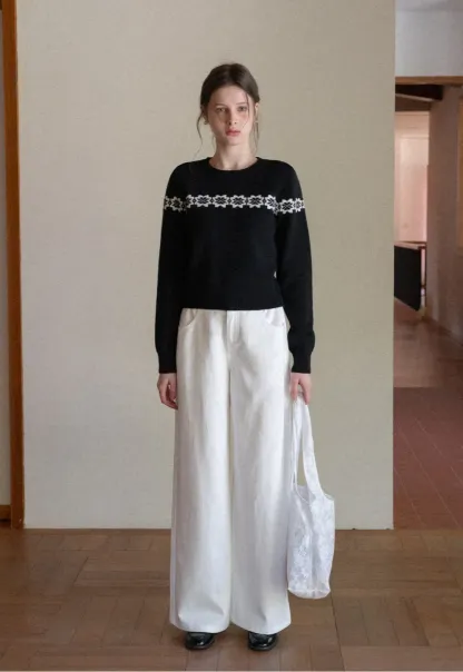 Round Neck Sweater with Snowflake Pattern Design