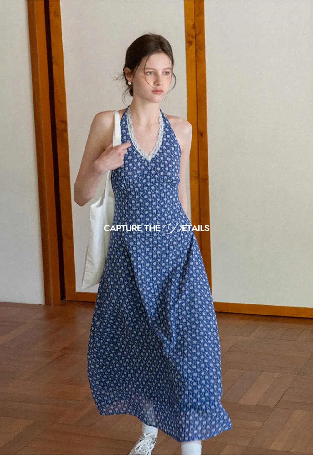 Halter neck dress with floral print and lace trim