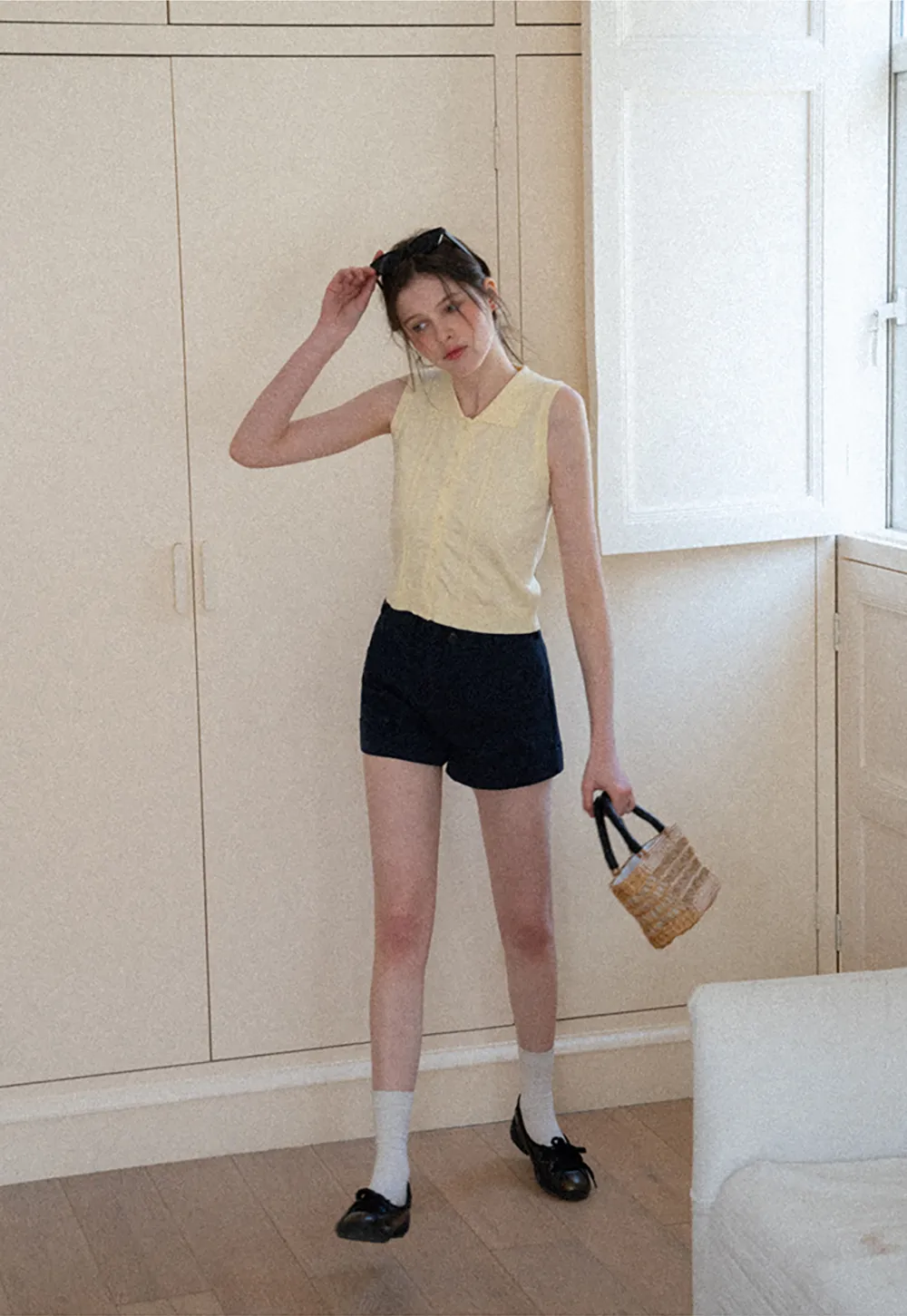 Sleeveless Knit Top with Collar and Buttons