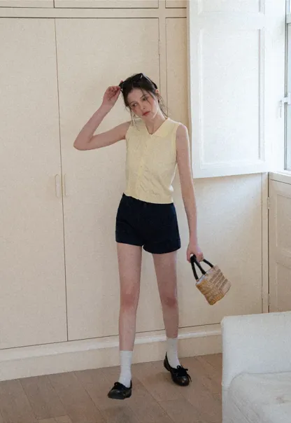 Sleeveless Knit Top with Collar and Buttons