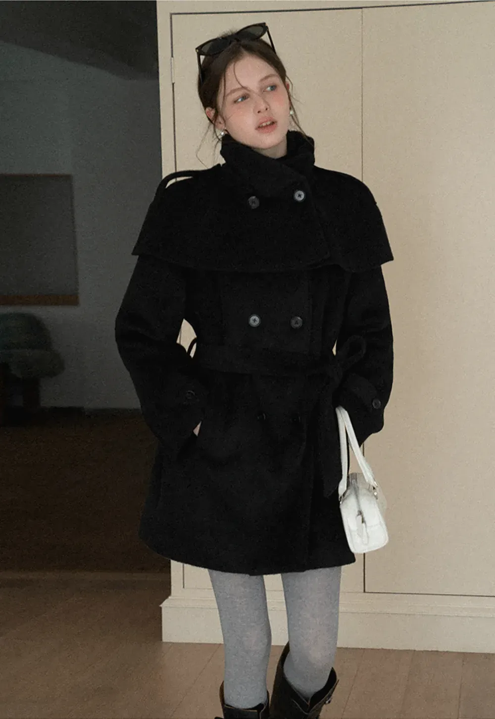 Elegant Wool Coat with Belted Design and Wide Collar