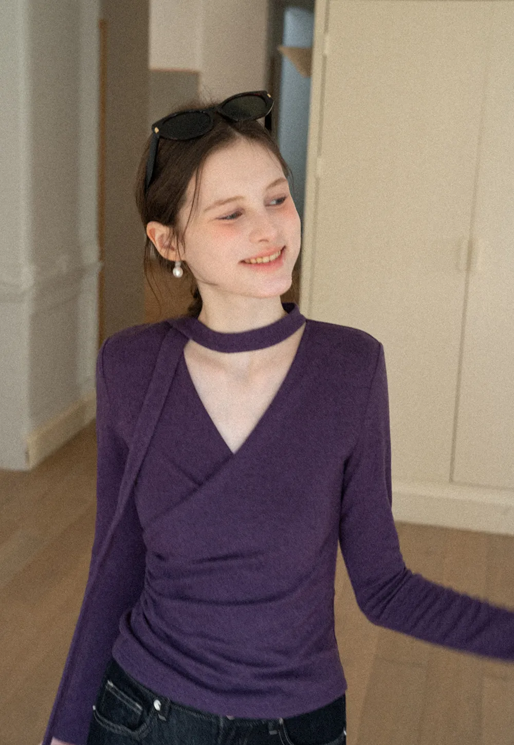 V neck long sleeve top with choker design