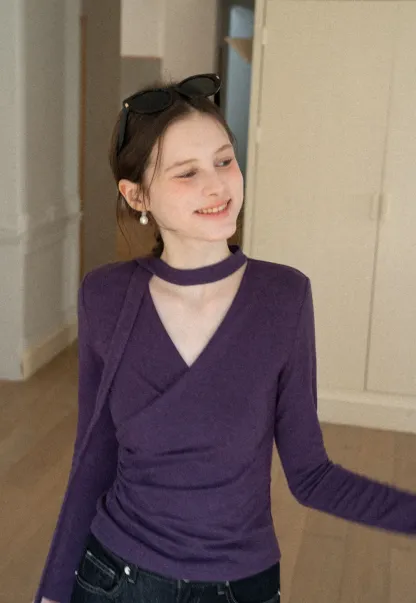 V neck long sleeve top with choker design