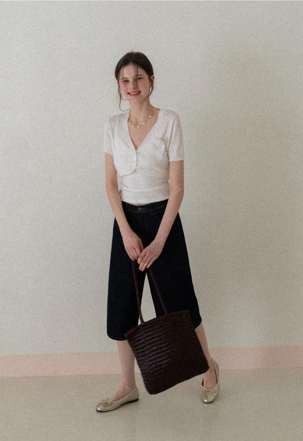 Wide leg cropped denim pants with contrast stitching