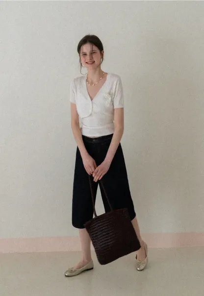 Wide leg cropped denim pants with contrast stitching