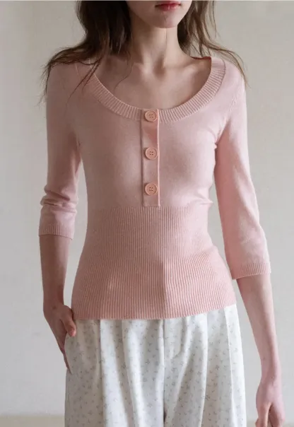 Woolen knit sweater with ribbed hem and cuffs