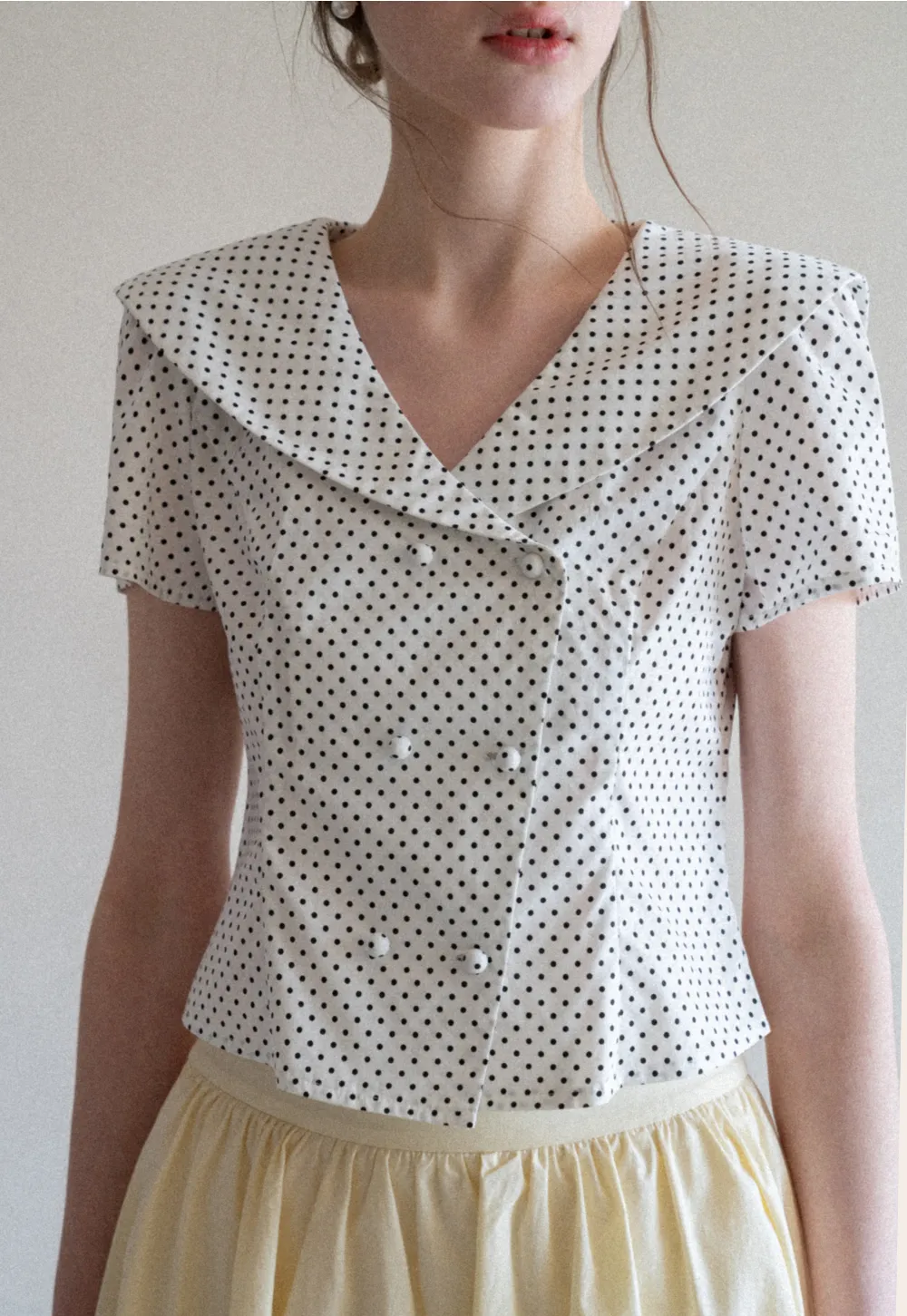 Polka dot short sleeve shirt with collar and buttons