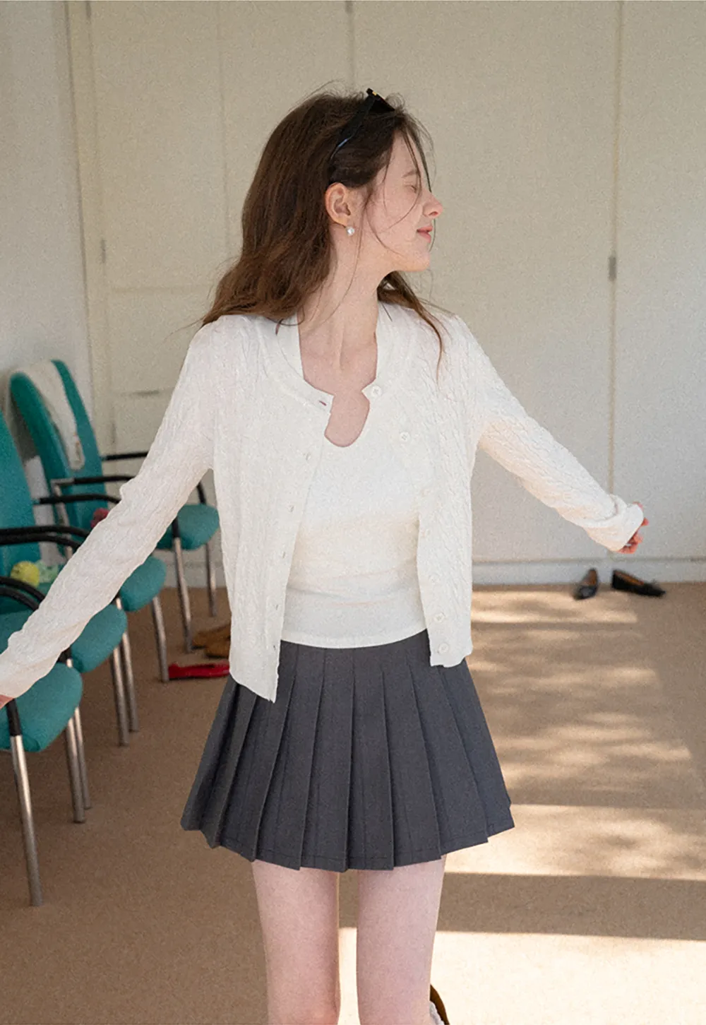 Pleated skirt with high waist and flared hem