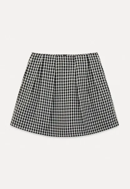 Plaid skirt with pleats and ruffled top